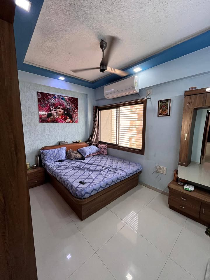 Ready to Move Furnished 3 BHK Corner Flat in Ahmedabad