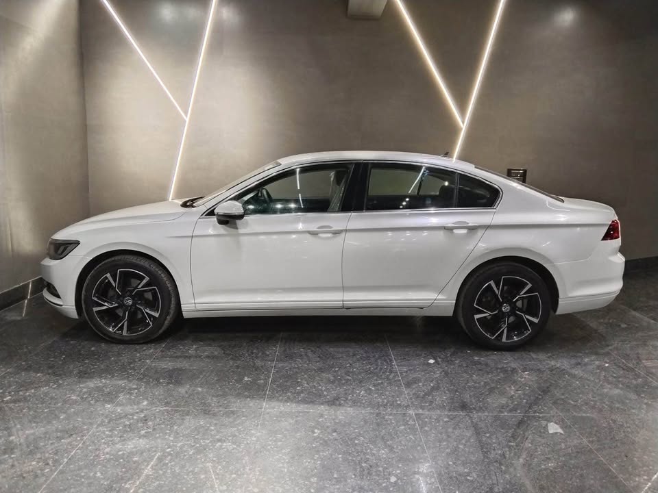 Used Volkswagen Passat Diesel Auto Car with VIP Number