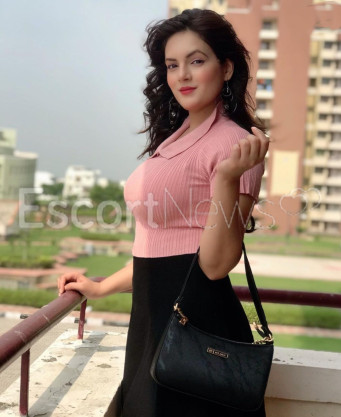 Call Girls in Sarvapriya Vihar‼️ ( +91-8178966642…
