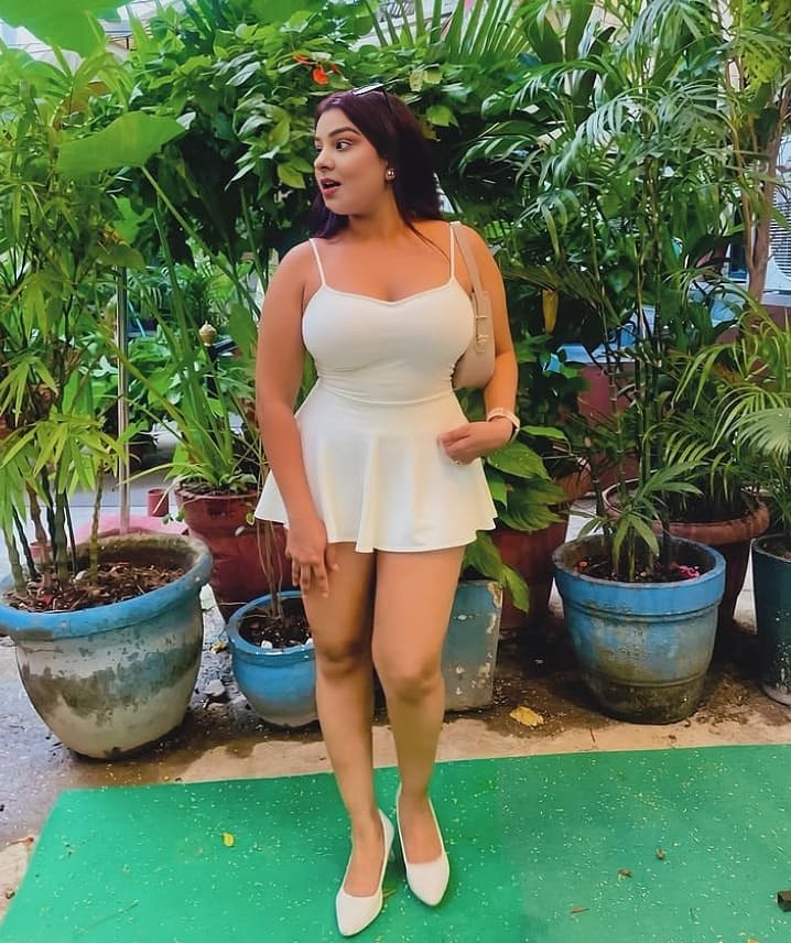 9999-585511 Female escorts available for incall and outcall services