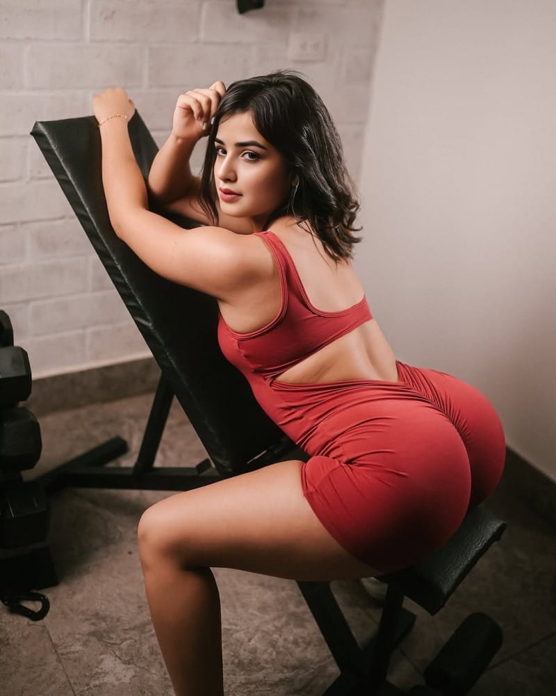 Call Girls In Noida Sector-25 ✯📞9711794795 कॉल गर्ल