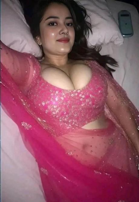 9 8 9 9 5 5 0 2 7 7 / Call Girls In Chittaranjan Park / Delhi