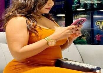 Khar Bandra West Linking Road 9004722577- WhatApp Me Cash Payment