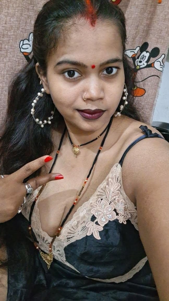 (GENUINE HOT HOUSEWIFE BHABHI BIG BOBBS) LIVE FULL NUDE VIDEO CALL AND AUDIO ROLEPLAY DIRTY TALK