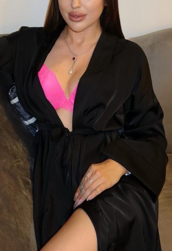 Very Clean Call Girls near The Lalit Hotel Cp, 9958560360, Decent Female Escorts Service
