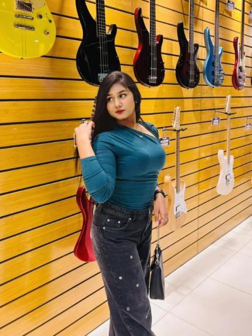 TOP Rates Escort Call Girls Available near Hotel Marine Plaza Mumbai-( 9702776825