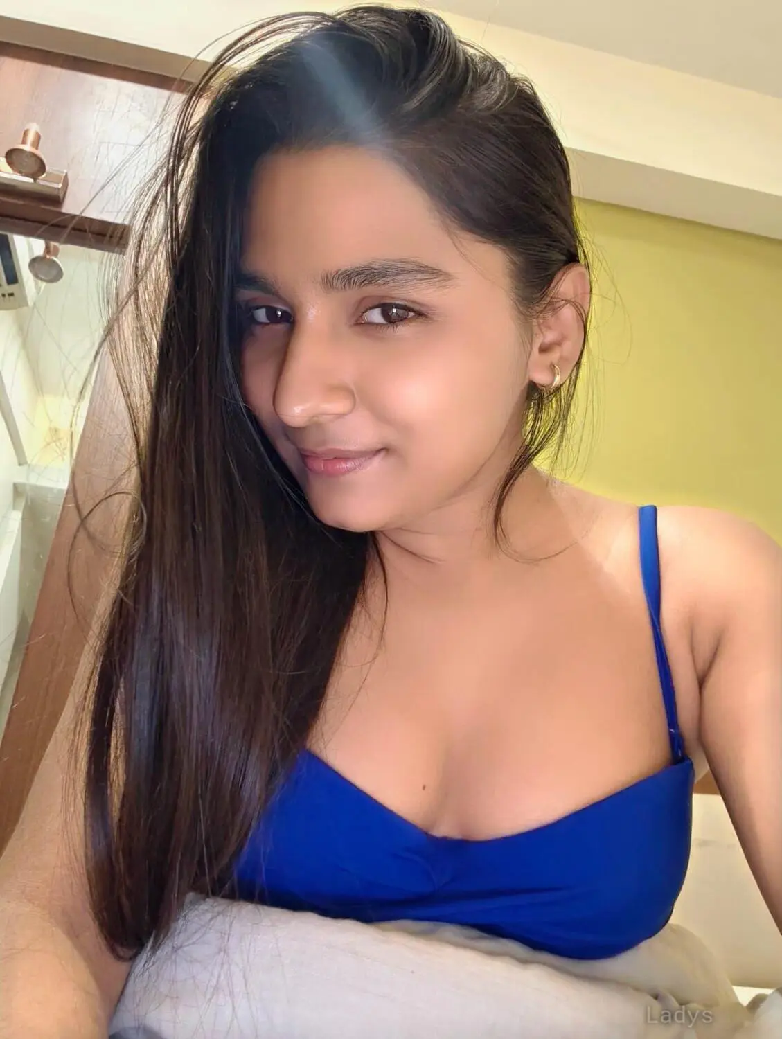 Naughty Bhabhi Escort In Hotel Taj The Trees Offer call girls services in mumbai vikhroli