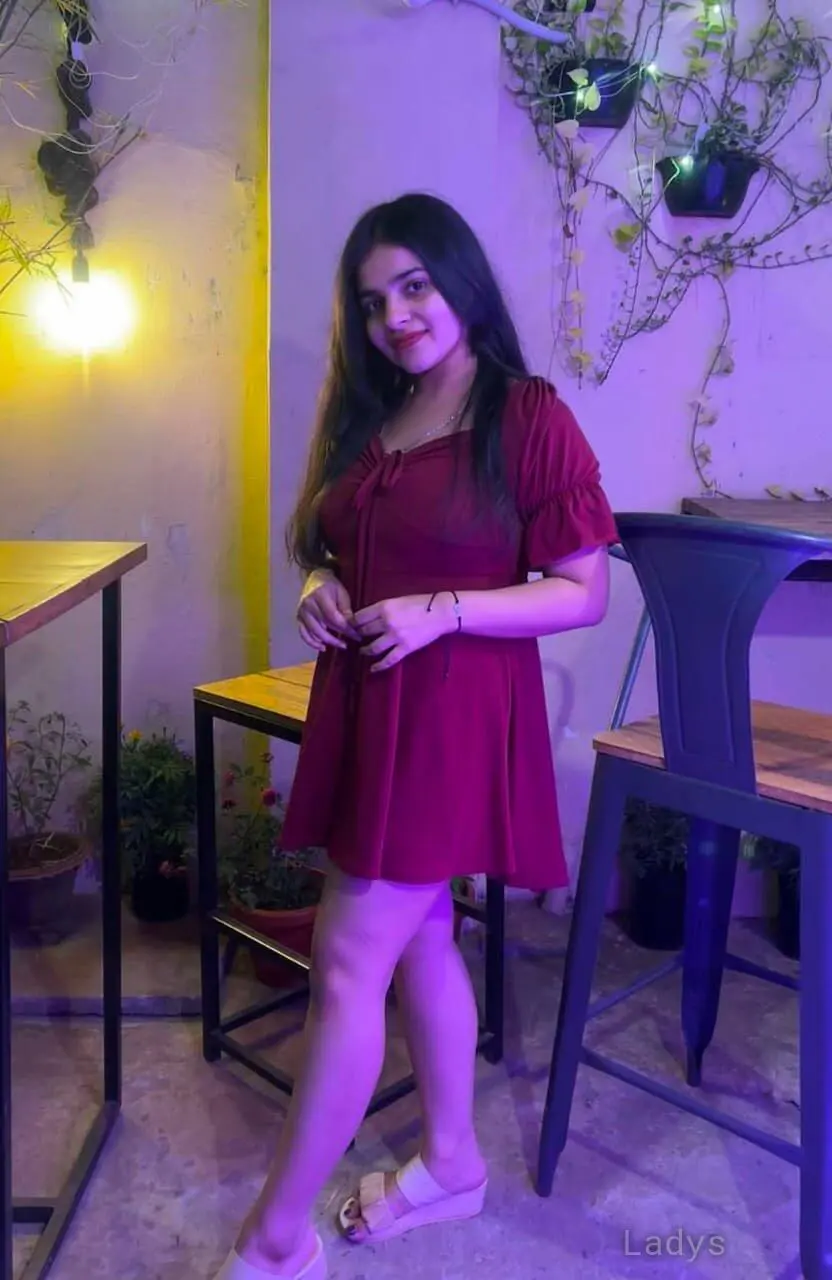 Get Happy and Relaxed In Four Seasons Hotel Rooms With VIP Mumbai Escort Call Girls