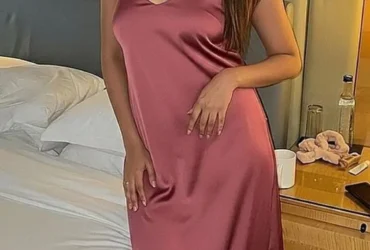 Get Happy and Relaxed In Four Seasons Hotel Rooms With VIP Mumbai Escort Call Girls