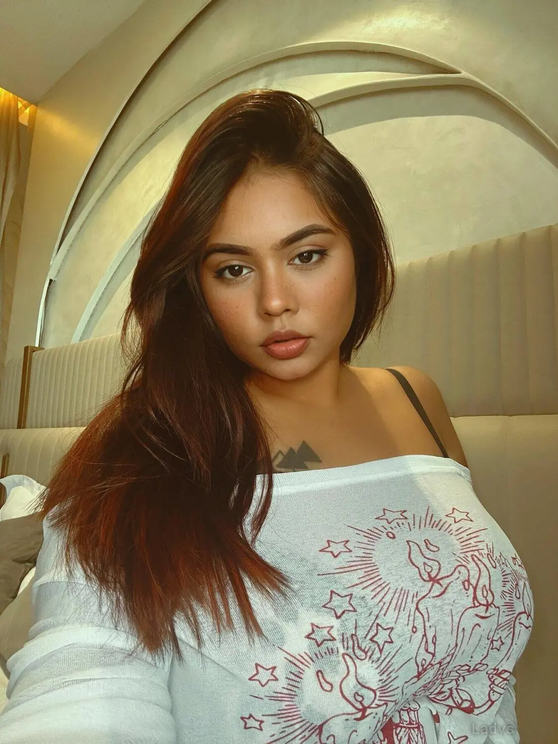 Finest Range of Escort Girls near The St Regis Hotel Mumbai Lower Parel