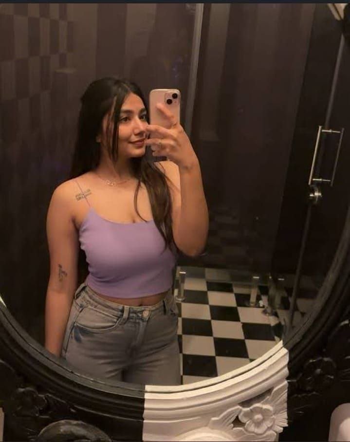 Call Girls in Botanical Garden metro station 9220134599 Escorts Service